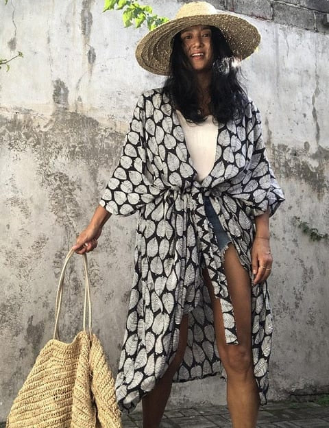 Traje de baño tipo kimono largo con estampado floral