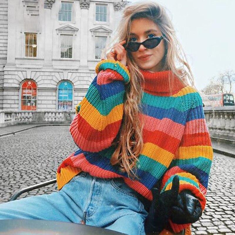 Suéter bohemio de cuello alto con rayas de arcoíris